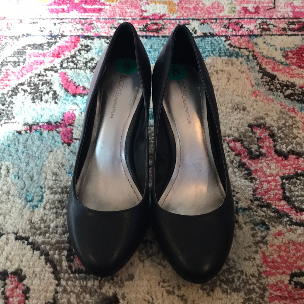 Leather round tie pumps